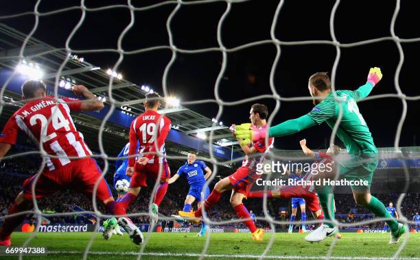 Jamie Vardy of Leicester City scores his sides first goal past Jan Oblak of Atletico Madrid during the UEFA Champions League Quarter Final second leg...