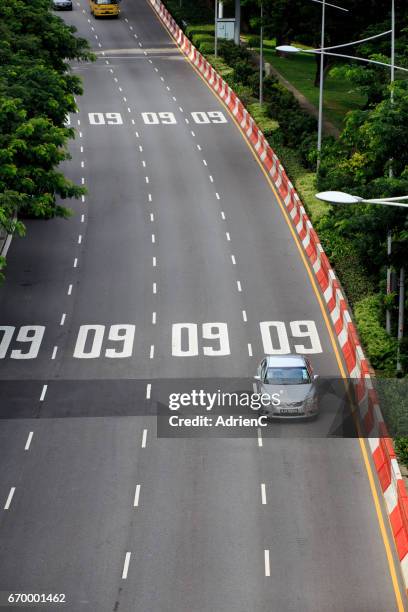 a car on a four row highway in a modern city - représentation artistique - fotografias e filmes do acervo