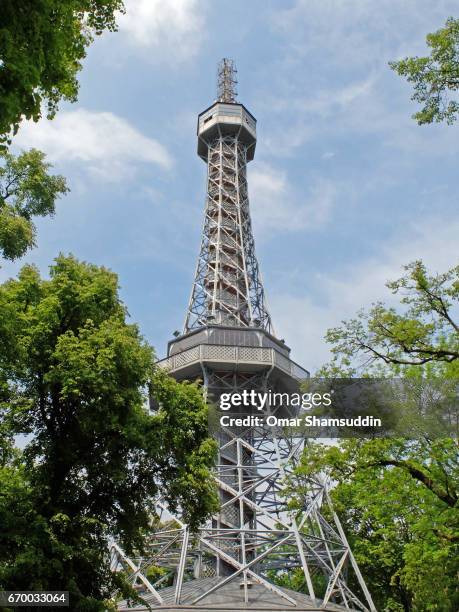 petrin lookout tower in prague, czech republic - omar shamsuddin stock-fotos und bilder