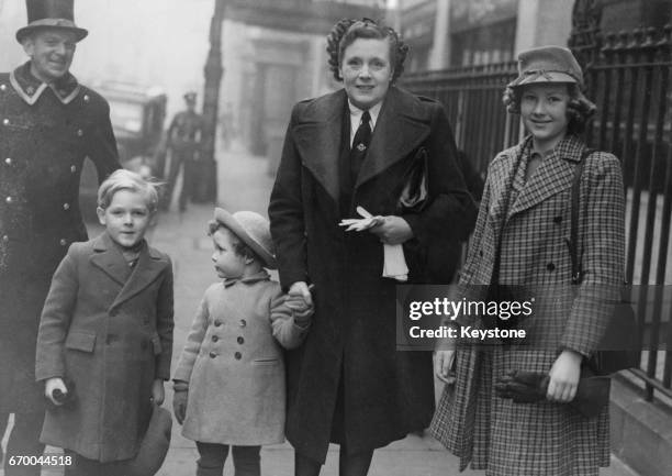 Novelist Barbara Cartland with her children Ian, Glen and Raine, 18th January 1944.