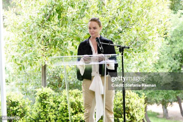 Stella McCartney attends the annual H.E.A.R.T. Brunch featuring Stella McCartney on April 18, 2017 in Los Angeles, California.