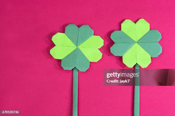 origami clover flower - origami kleeblatt stock-fotos und bilder