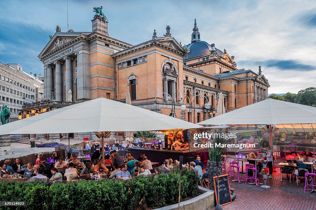 Bars and restaurants near National Theatre