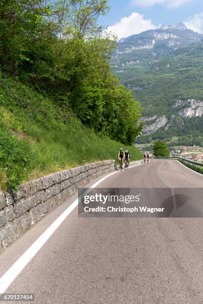 roadbiking - lebensziel fotografías e imágenes de stock