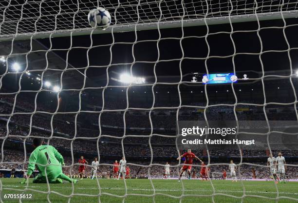 Robert Lewandowski of Bayern Muenchen scores his sides first goal from the penalty spot during the UEFA Champions League Quarter Final second leg...