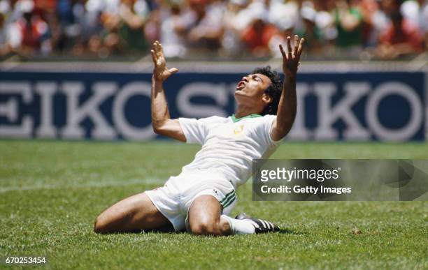 Mexico striker Hugo Sanchez reacts during the 1986 FIFA World Cup match between Mexico and Paraguay at the Aztec Stadium on June 7, 1986 in Mexco...
