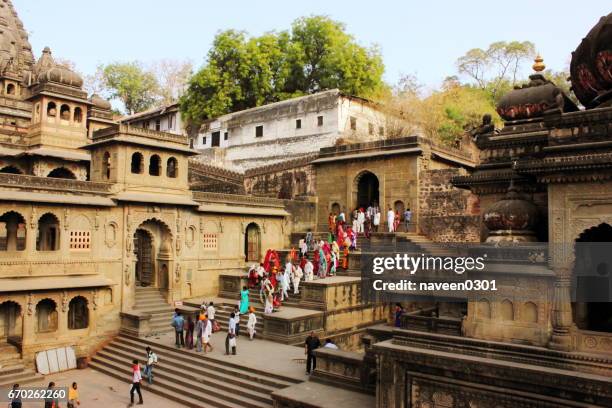 ahilya fort in maheshwar, india - bathing ghat stock pictures, royalty-free photos & images