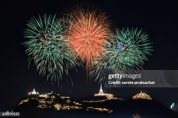 Silver Rope Firework Silver Fireworks Photos and Premium High Res Pictures - Getty Images