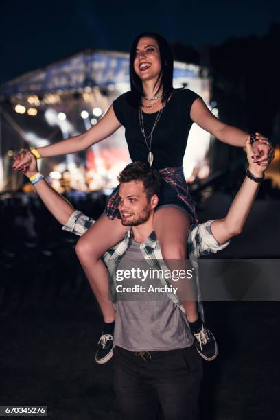 Shoulder Rides Concert On Shoulders At Concert Photos and Premium High Res Pictures - Getty Images