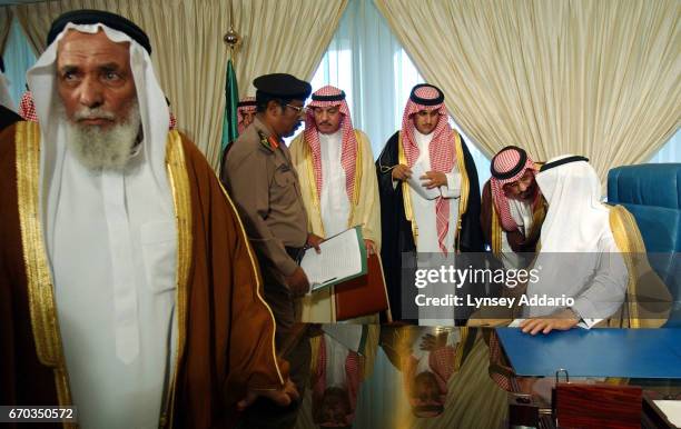 285 Saudi Majlis Stock Photos, High-Res Pictures, and Images - Getty Images