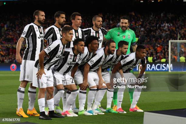 Juventus team poses in order to be photographed before the Uefa Champions League quarter finals football match BARCELONA - JUVENTUS on at the Camp...