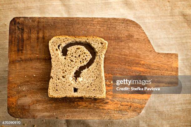 a slice of bread toast with a question mark - glutenfrei stock-fotos und bilder