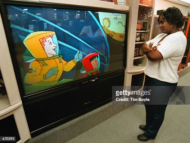 Donna Carter watches an HDTV monitor September 20, 2000 at Douglas TV-Big Screen Store in Mount Prospect, IL. Under new rules adopted by the Consumer...