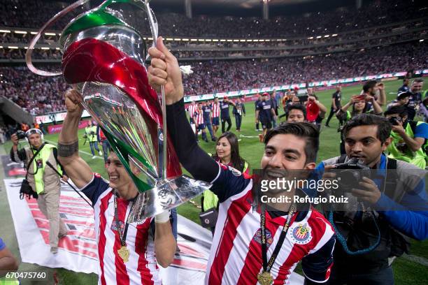 Rodolfo Pizarro of Chivas lifts the trophy after winning the final match between Chivas and Morelia as part of the Copa MX Clausura 2017 at Chivas...