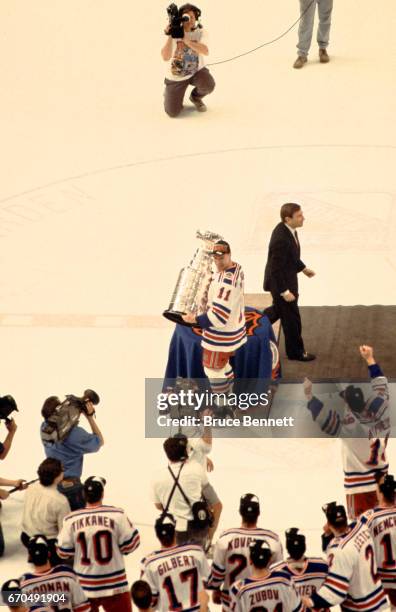 Messier Rangers Stanley Cup Photos and Premium High Res Pictures ...