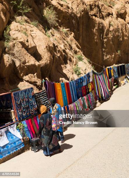 images of the todra gorge in the atlas mountains in morocco in north africa. - atlasgebirge stock-fotos und bilder