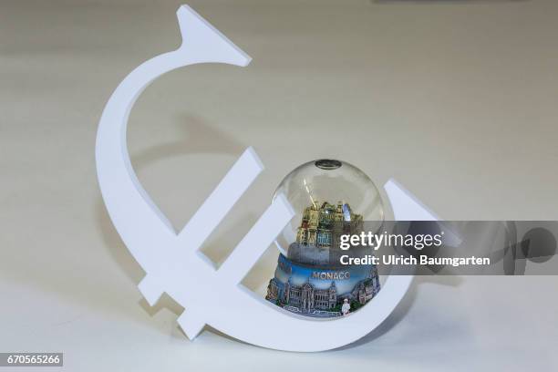 Symbol photo on the topics tax oasis, banking secrecy, tax treaties, tax investigation, tax authorities etc. The photo shows a Monaco snow globe and...