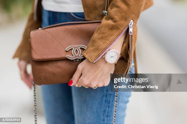 Model and fashion blogger Alexandra Lapp wearing Wedgie Icon Fit jeans, slim fit in dark blue by Levi's, washed rose cotton YSL USA cropped T-shirt...