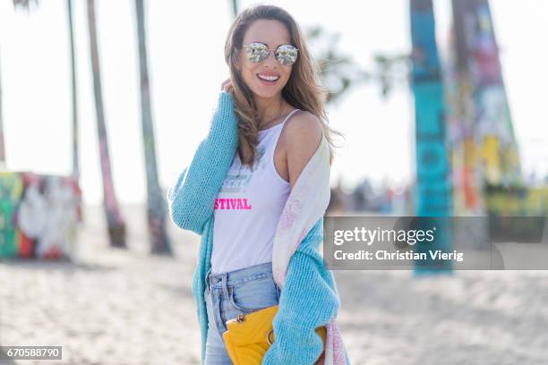 Model and fashion blogger Alexandra Lapp wearing Levis skinny jeans in light blue with a vintage optic, a body from Patrizia Pepe in sensitive white...