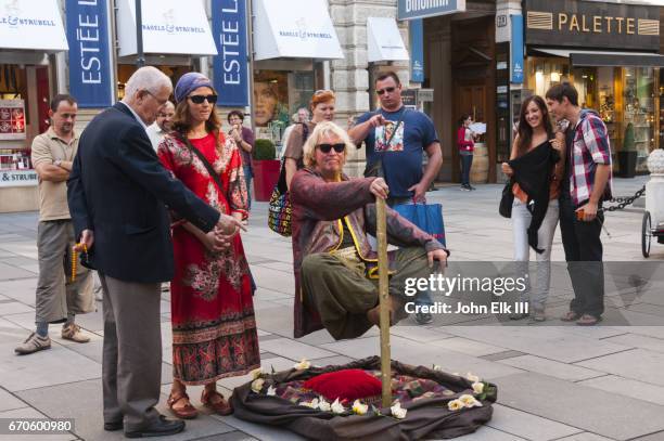 vienna street scene with living statue - street performer stock pictures, royalty-free photos & images