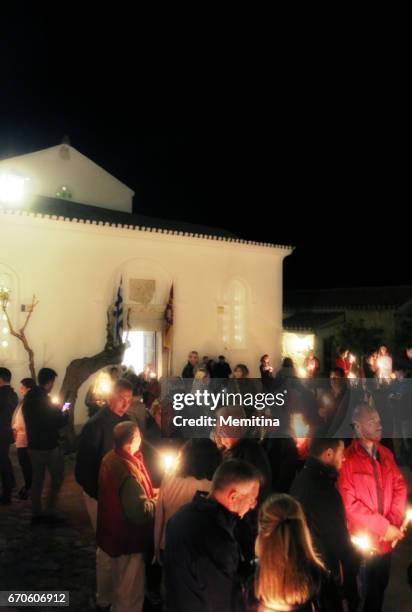 griechische orthodoxe ostervigil - greek easter stock-fotos und bilder