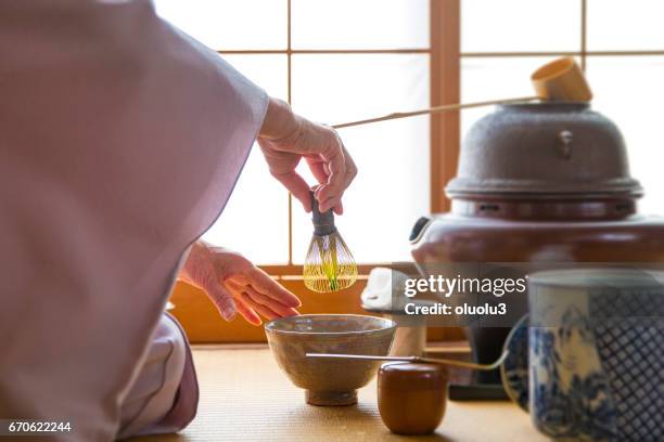 traditionelle japanische teezeremonie, sado - tea ceremony stock-fotos und bilder