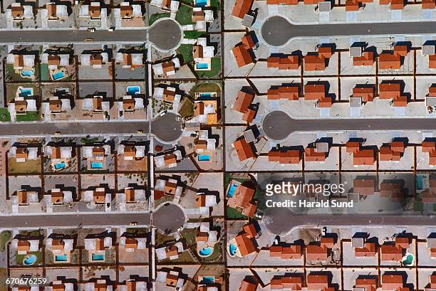 aerial, new housing development on cul de sacs. - riverside county imagens e fotografias de stock