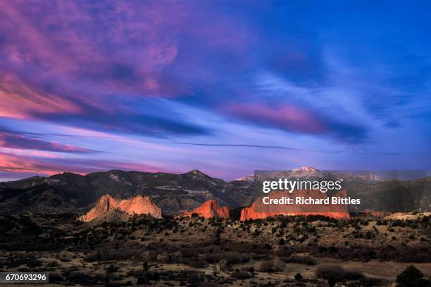 purple sky - colorado springs stockfoto's en -beelden