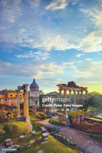 roman forum at sunrise, rome, italy - fórum romano imagens e fotografias de stock