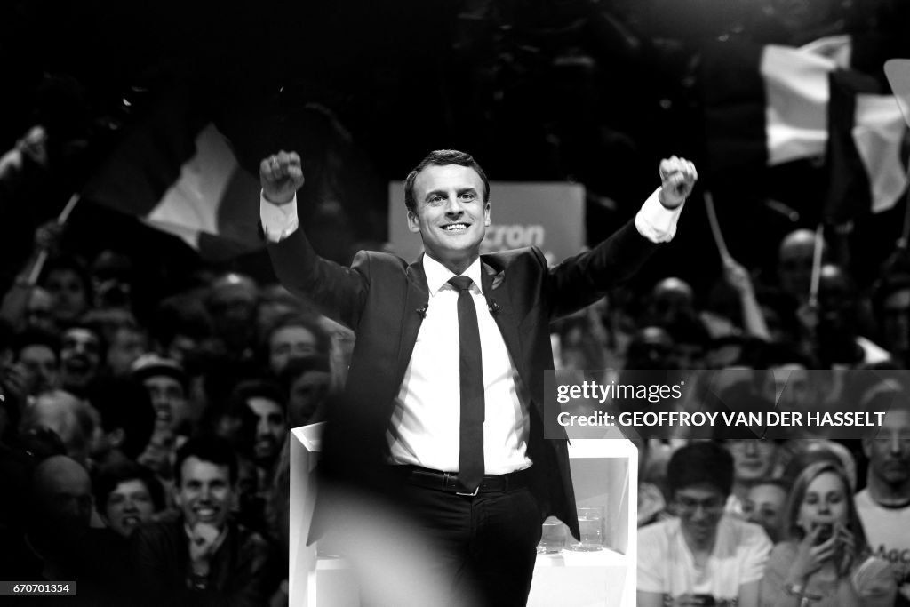 FRANCE2017-VOTE-EN MARCHE-BLACK AND WHITE