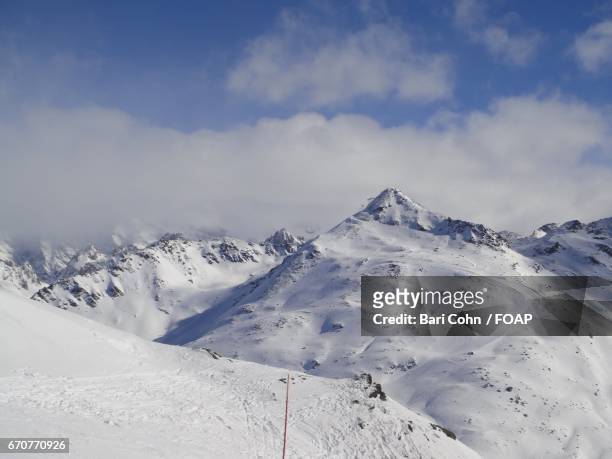 snowy mountain during winter - meribel fotografías e imágenes de stock