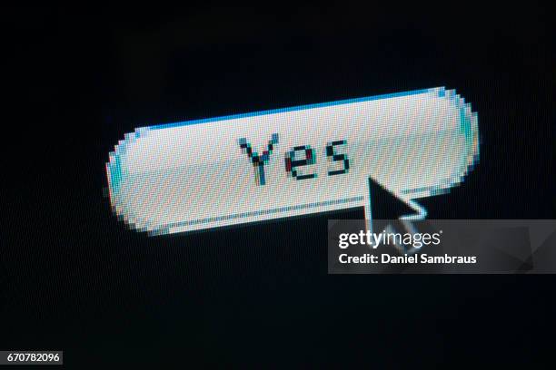 clicking on "yes" web button on website - yes no button stock pictures, royalty-free photos & images