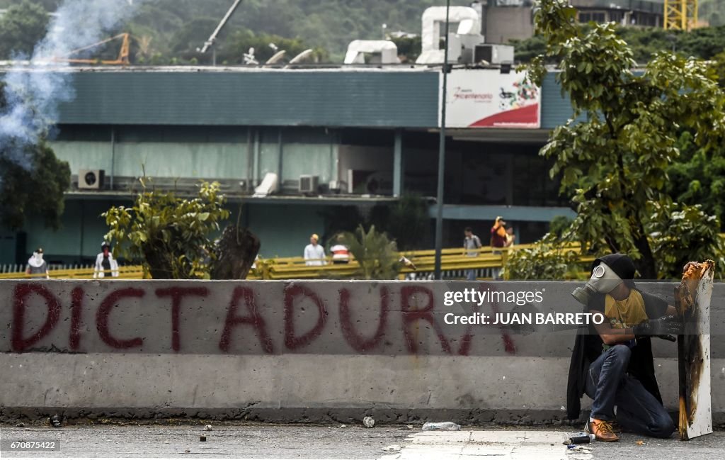 TOPSHOT-VENEZUELA-OPPOSITION-PROTEST