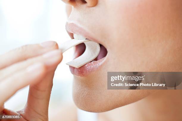 young woman chewing gum - mascar imagens e fotografias de stock