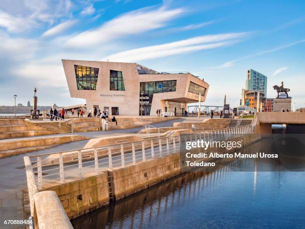 england, liverpool, mersey ferries terminal - albert dock bildbanksfoton och bilder