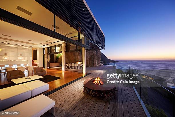 fire pit on modern luxury home showcase beach house at sunset - beach house balcony fotografías e imágenes de stock