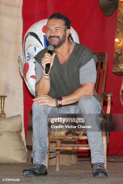 Singer Ricardo Arjona attends a press conference to promote his new album "Circo Soledad" at Estacion Indianillas on April 20, 2017 in Mexico City,...