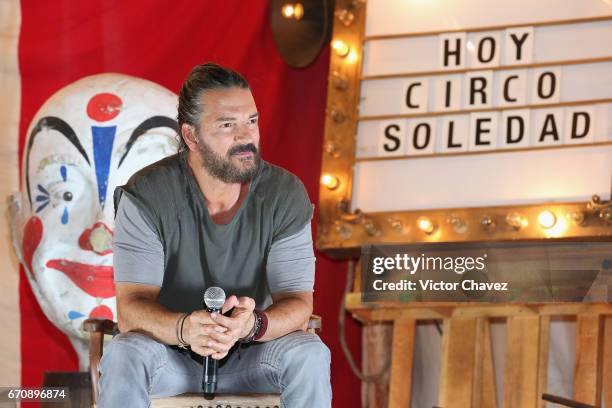 Singer Ricardo Arjona attends a press conference to promote his new album "Circo Soledad" at Estacion Indianillas on April 20, 2017 in Mexico City,...