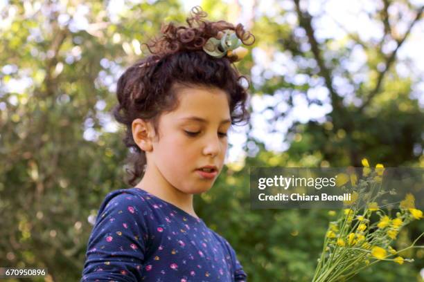 little girl plays in nature - bambine femmine stock-fotos und bilder