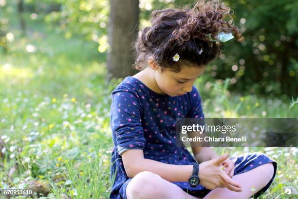 little girl plays in nature - maglietta stock-fotos und bilder