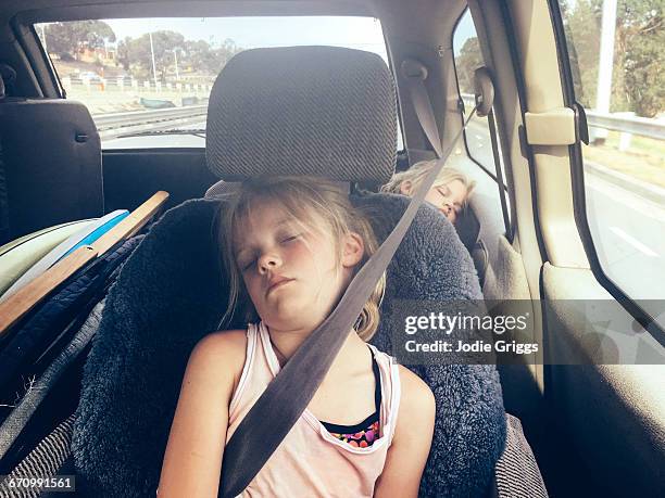 children sleeping in the car after a day at beach - australian family car fotografías e imágenes de stock