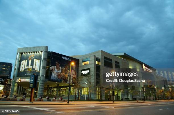 front entrance at quicken loans arena, cleveland, ohio, usa - quicken loans arena stock pictures, royalty-free photos & images