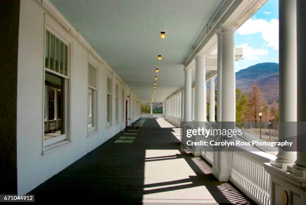 mount washington hotel hallway, new hampshire - carolyn ross stockfoto's en -beelden