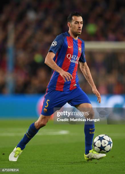 Sergio Busquets of Barcelona controls the ball during the UEFA Champions League Quarter Final second leg match between FC Barcelona and Juventus at...