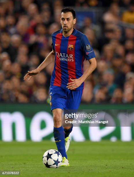 Sergio Busquets of Barcelona controls the ball during the UEFA Champions League Quarter Final second leg match between FC Barcelona and Juventus at...