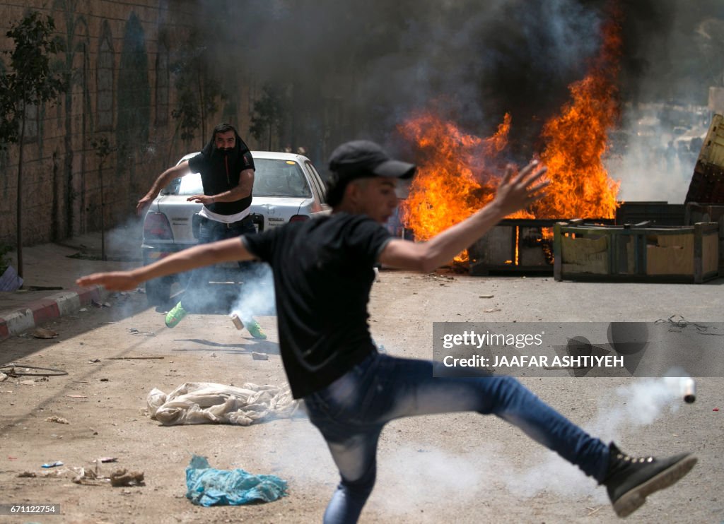 TOPSHOT-PALESTINIAN-ISRAEL-CONFLICT-PRISONERS