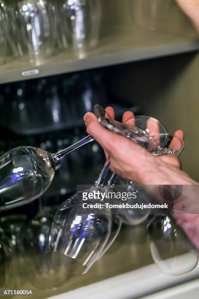 glasses - gastronomiebetrieb stock pictures, royalty-free photos & images