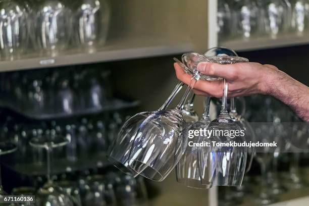 glasses - weinglas stockfoto's en -beelden