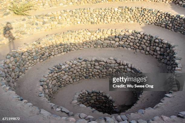 cantalloc aqueducts in nazca - aquifer 個照片及圖片檔