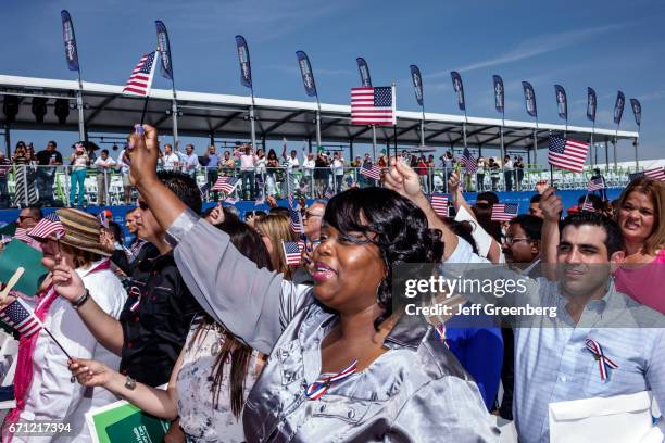 Naturalization Rights Naturalization Ceremony Oath Of Allegiance Photos and Premium High Res ...